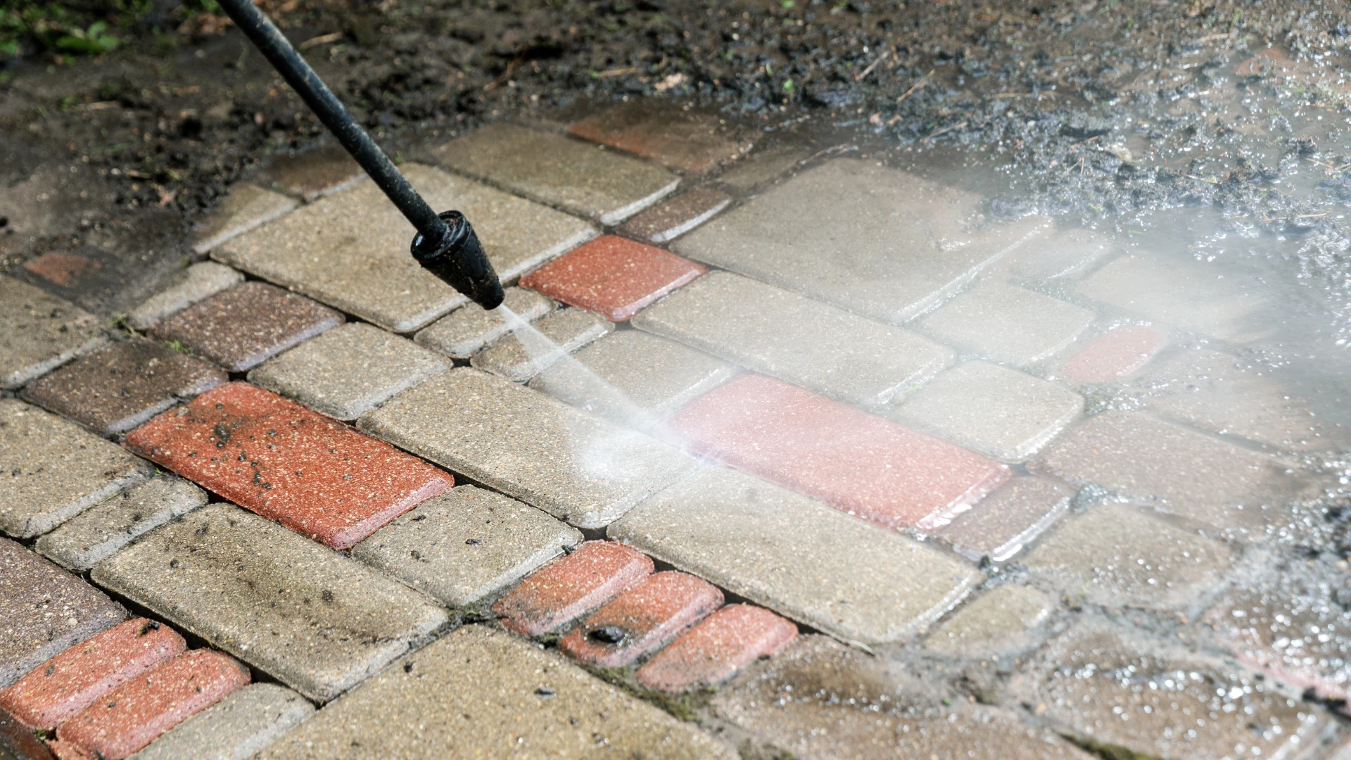 Pressure washing crew tracking on a live operations map